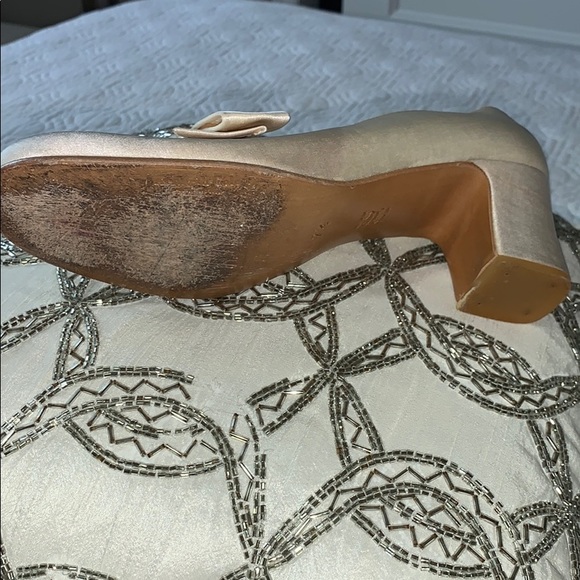 Kenneth Cole satin shoes 7 1/2 - Picture 4 of 8